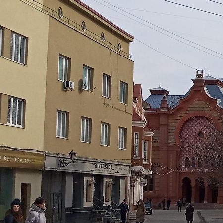 Затишна Двокімнатна Квартира В Самому Серці Ужгорода Uzhhorod Exterior foto