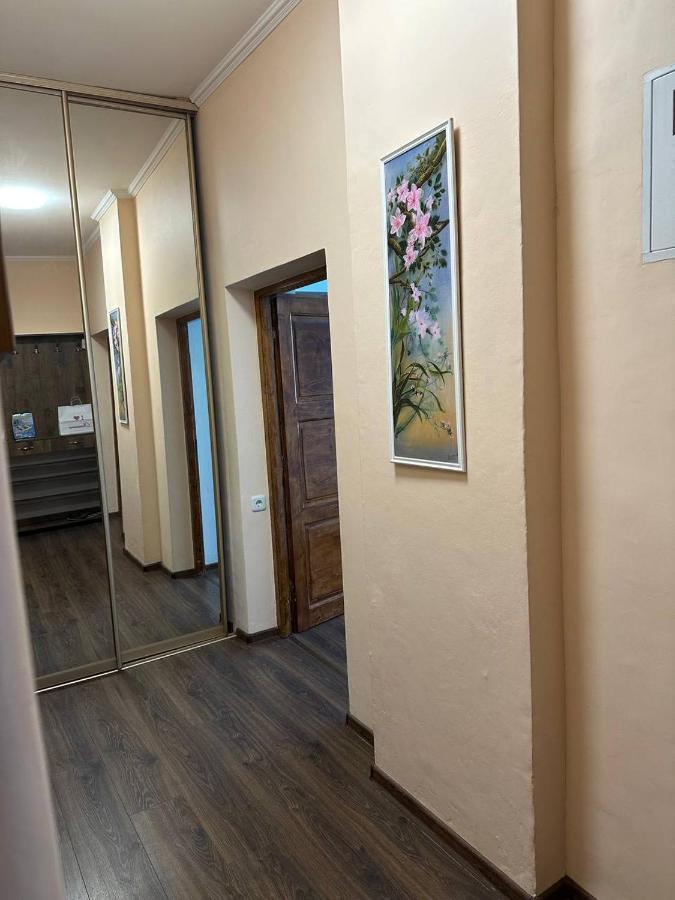 Затишна Двокімнатна Квартира В Самому Серці Ужгорода Uzhhorod Exterior foto