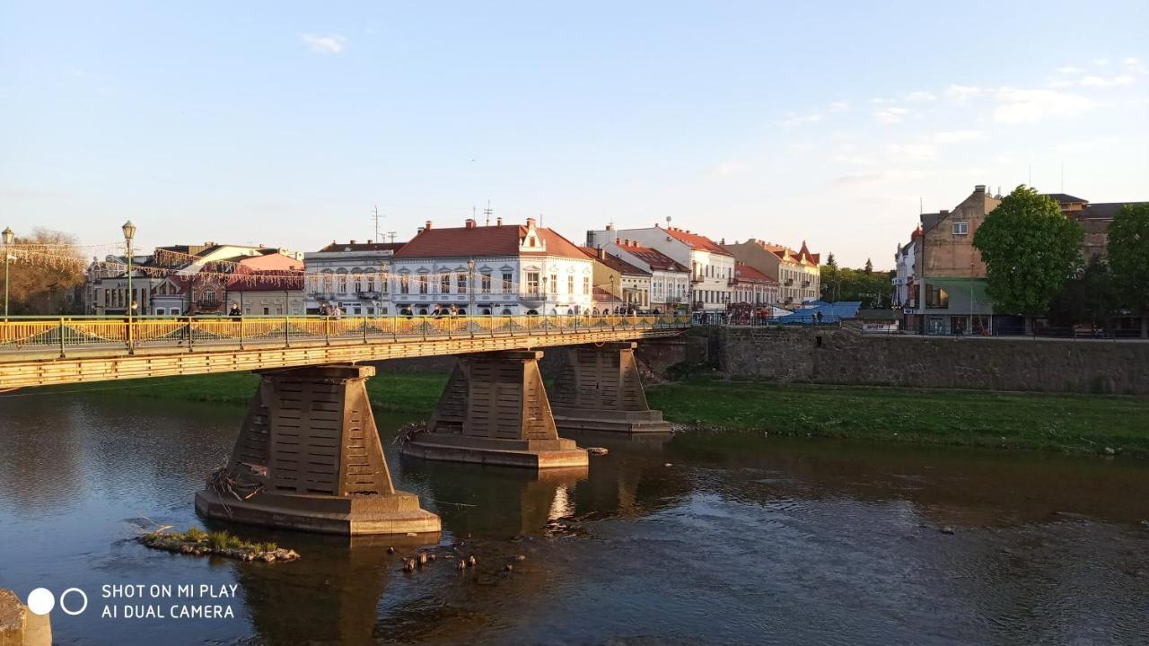 Затишна Двокімнатна Квартира В Самому Серці Ужгорода Uzhhorod Exterior foto